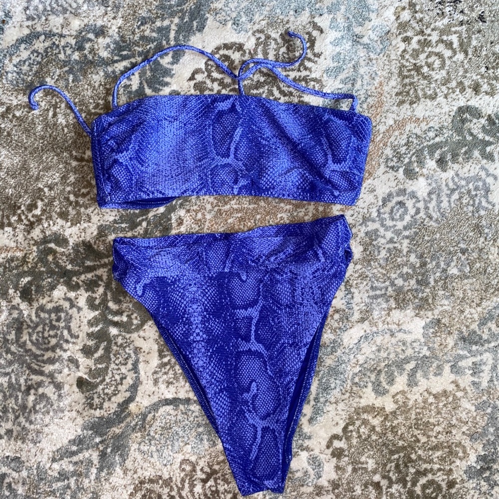Victoria Secret Bikini! No snags on the bottom